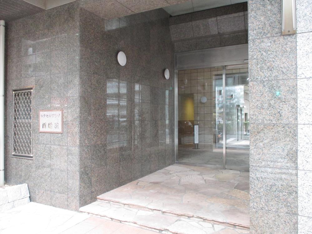 Entrance. Entrance (2013 November shooting)