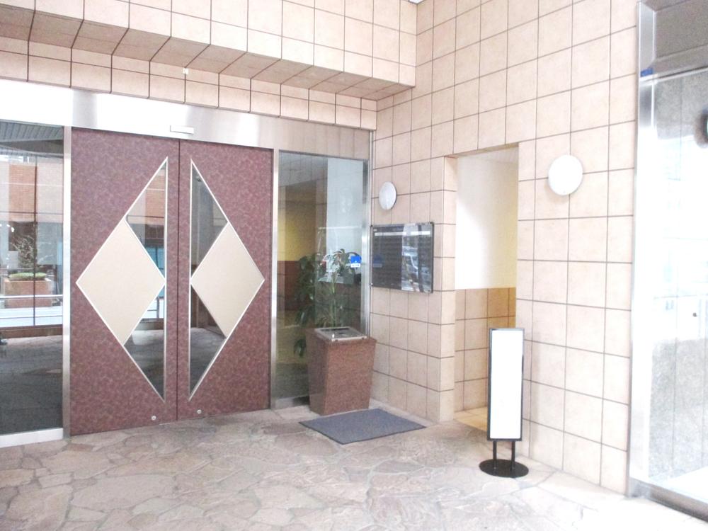 Entrance. Entrance Hall (2013 November shooting)