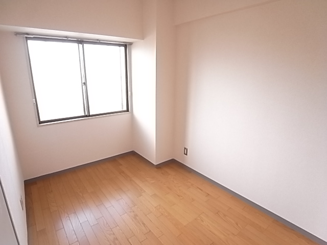 Other room space. 5 Pledge bedroom.