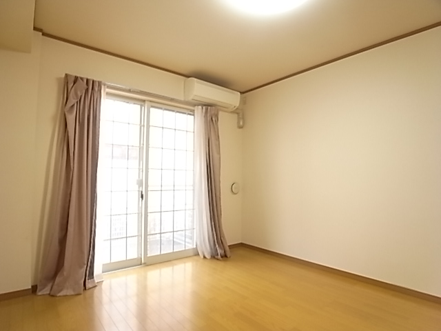 Other room space. Come, please preview.