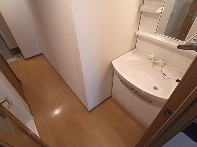 Washroom. Of course also equipped with independent washbasin.