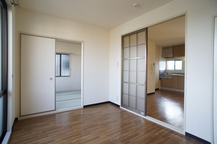 Living and room. It looks like I looked at from Western-style.