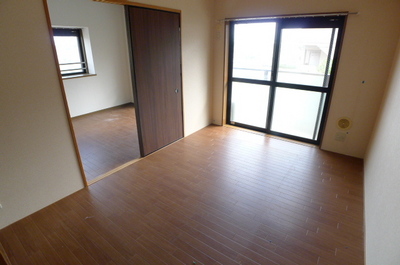 Living and room. Western-style 6 Pledge