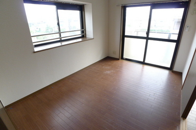 Living and room. Western-style 6 Pledge