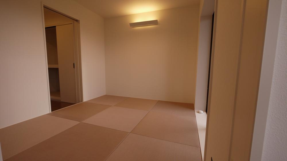 Other introspection. Indoor (11 May 2013) Shooting Director of indirect lighting in borderless tatami
