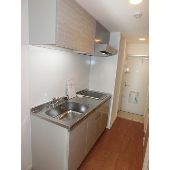 Kitchen. Cleaning a breeze with IH