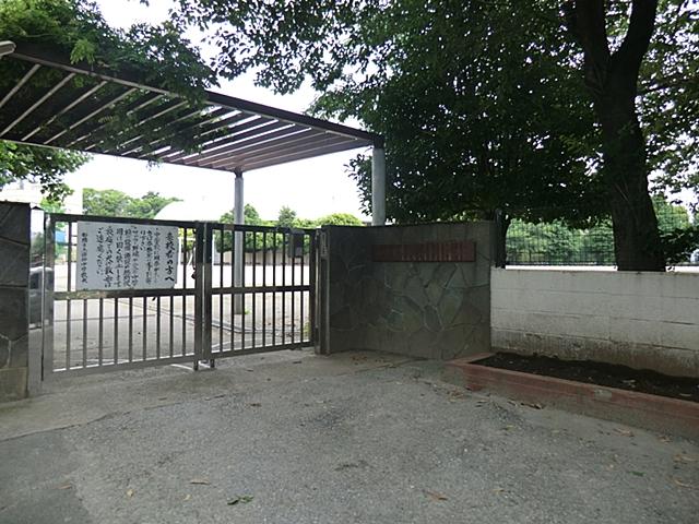 Junior high school. 1500m to Funabashi Municipal god of the sea Junior High School