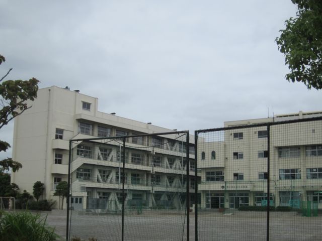 Junior high school. 880m up to municipal sixth junior high school (junior high school)