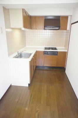 Kitchen. Although a 3-point unit, Hotel seems.