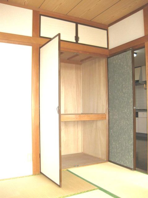 Receipt. Storage space of the Japanese-style room.