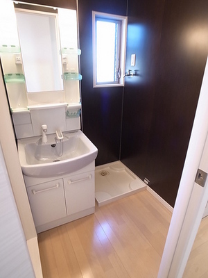 Washroom. With a convenient shampoo dresser ☆