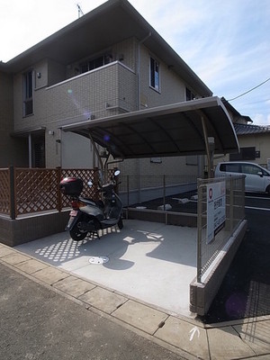 Other common areas. Car is here ☆