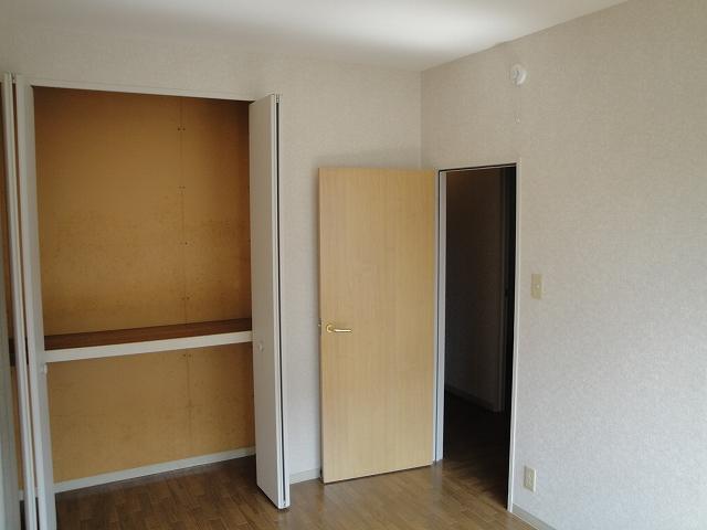 Living and room. I accommodated is spread