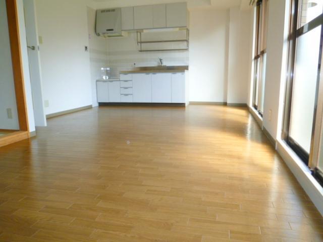 Living and room. Day is a good living.