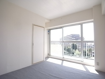 Living and room. 6.3 Pledge Western-style