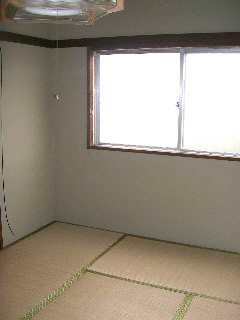 Living and room. Reference is a picture.