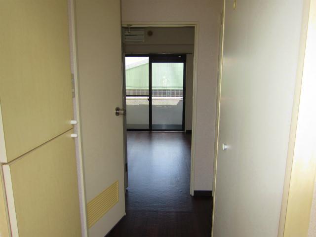 Other room space. Day is nice.