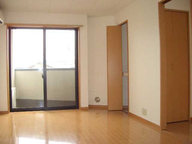 Living and room. Good day in the southwest-facing!