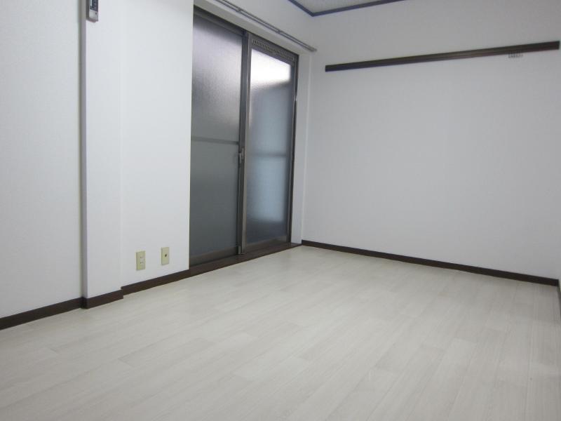 Living and room. Large window is beautiful rooms ☆