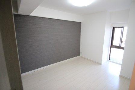 Non-living room. Western-style introspection