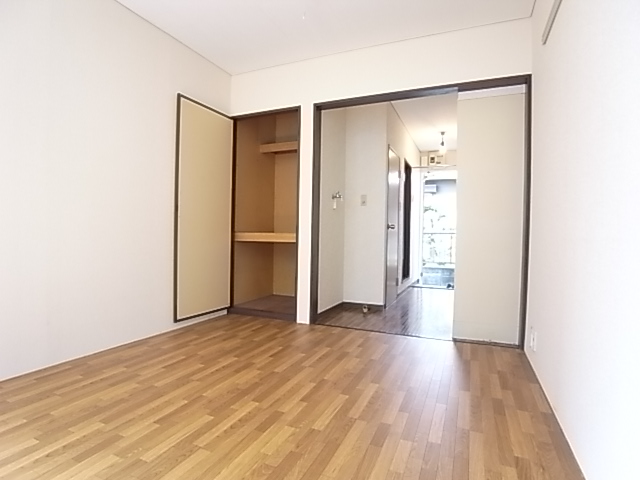 Other room space. Beautiful Western-style.