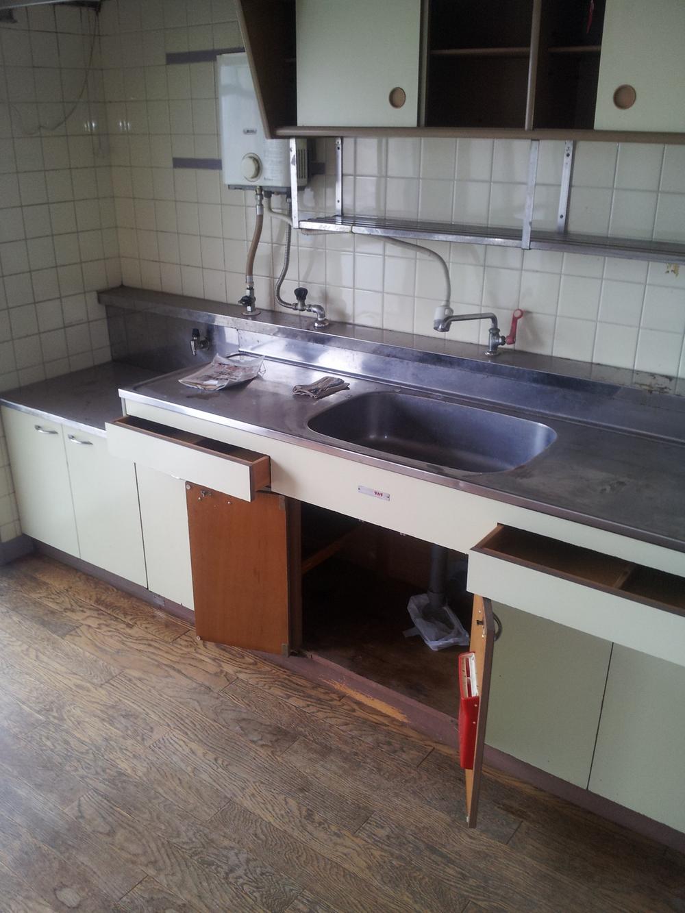 Kitchen. Indoor (11 May 2013) Shooting