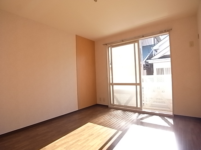 Living and room. Accent stylish Western-style 7 pledge is in the bedroom.