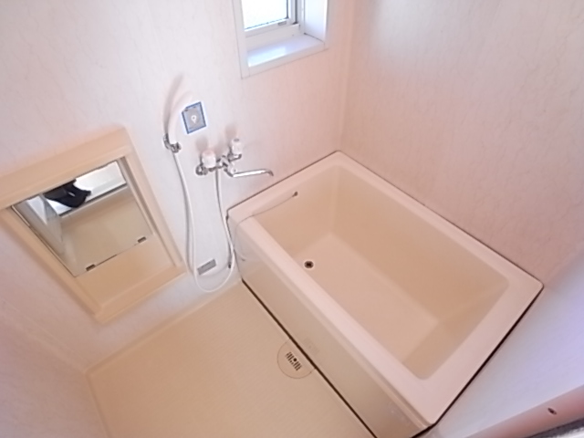 Bath. Ventilation window is glad the bath.