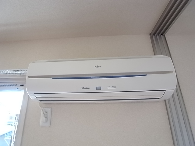 Other Equipment. There is air conditioning