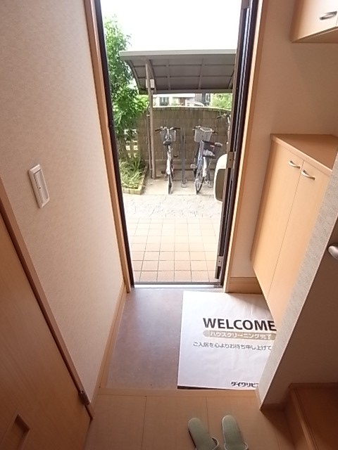 Entrance. With a shoe box.