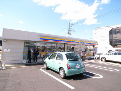 Convenience store. MINISTOP up (convenience store) 483m