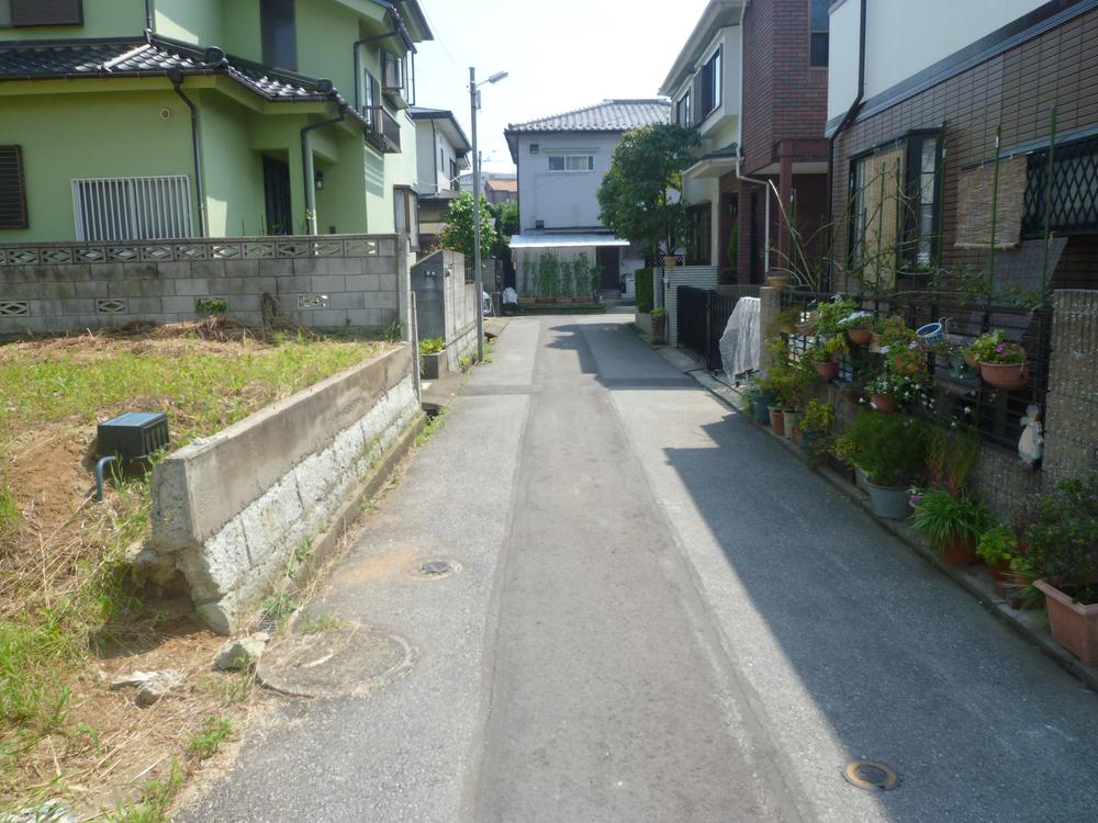 Local photos, including front road. Local (July 2012) shooting