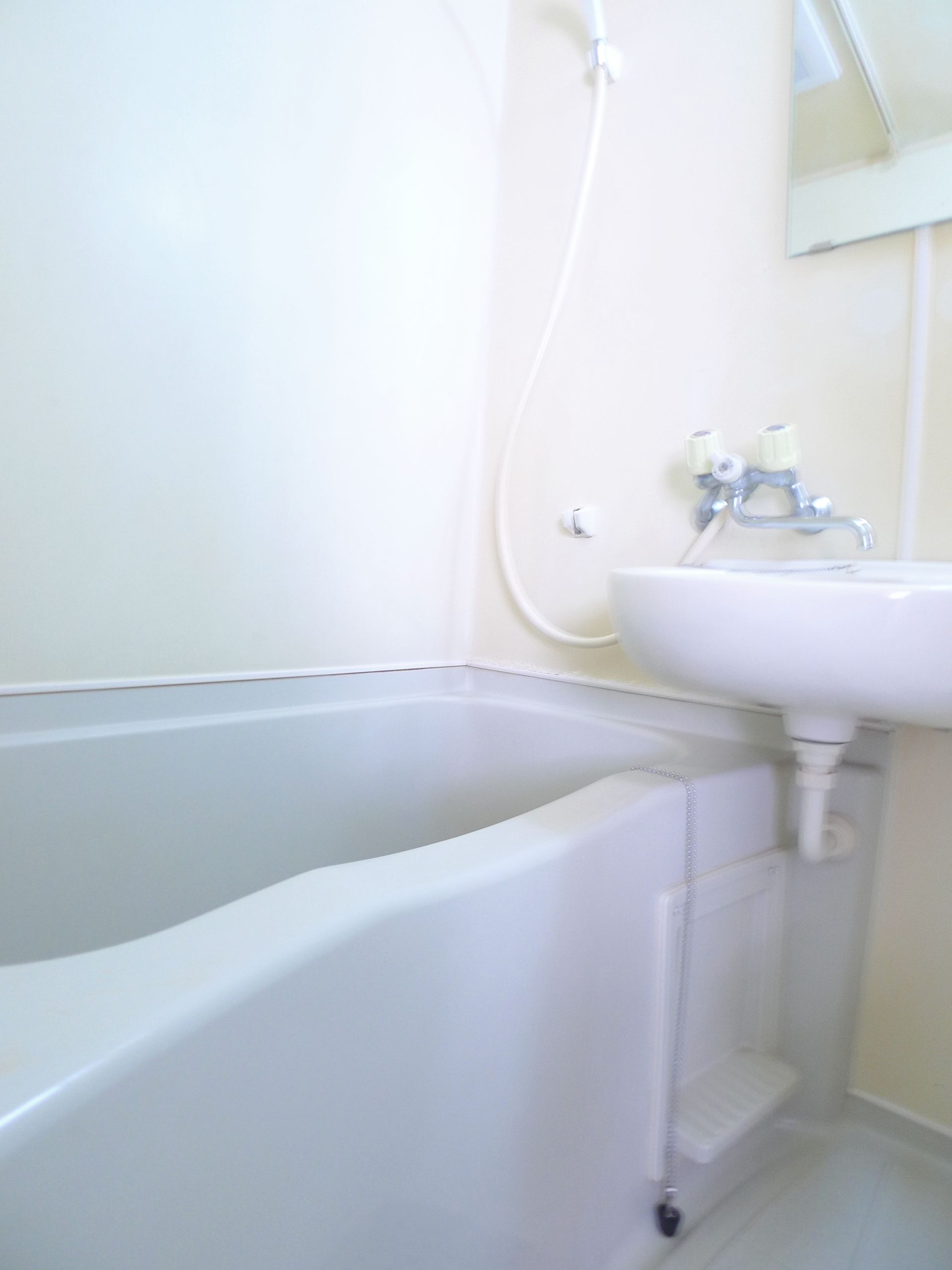 Bath. ☆ Able If brokerage commissions 0.525-month ☆