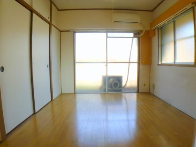 Living and room. Air-conditioned