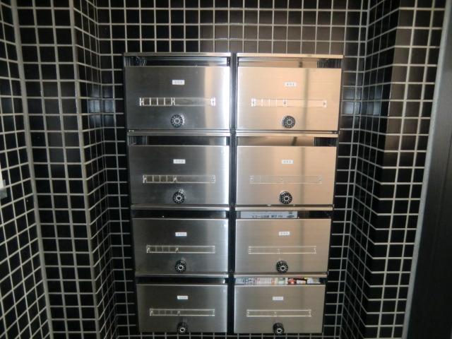 Other. Post has been clean looks like