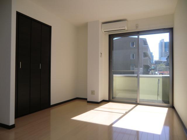 Living and room. Comfortable life in a comfortable spacious eight-mat room