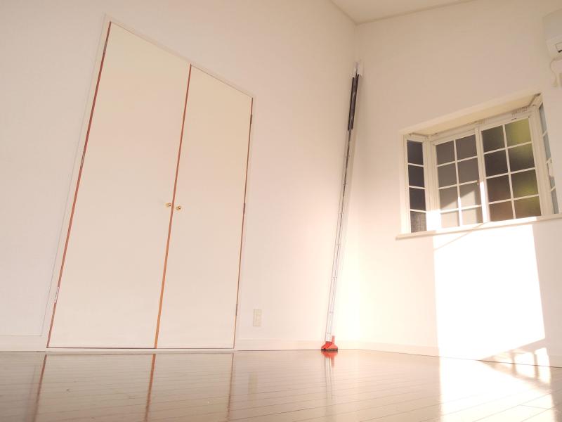 Other Equipment. It is with bay window. What do you want decoration?