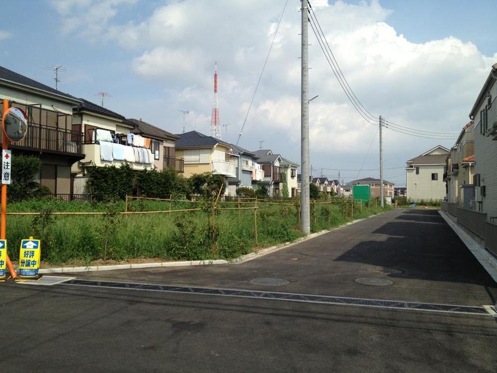 Local photos, including front road. No. 1 is taken from the local surface to the back