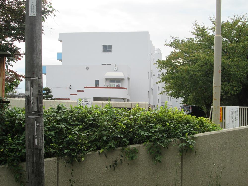 Junior high school. 679m to Funabashi Municipal Mita Junior High School