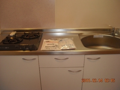 Kitchen.  ※ Is 102, Room 1-burner stove.