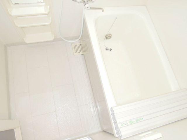 Bath. Clean bathroom with reheating.