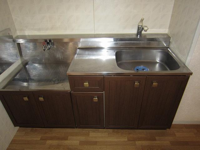 Kitchen. It is a clean kitchen.