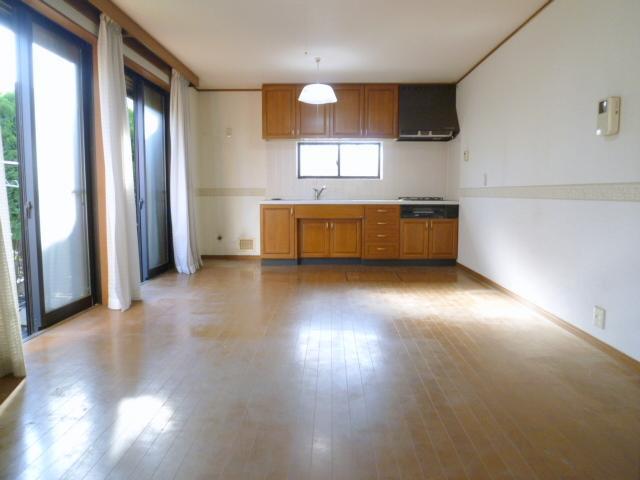 Living and room. It is also a good hit yang