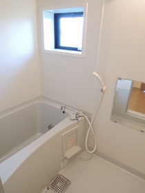 Bath. ☆ Pat ventilation there is also a window in the bath ☆