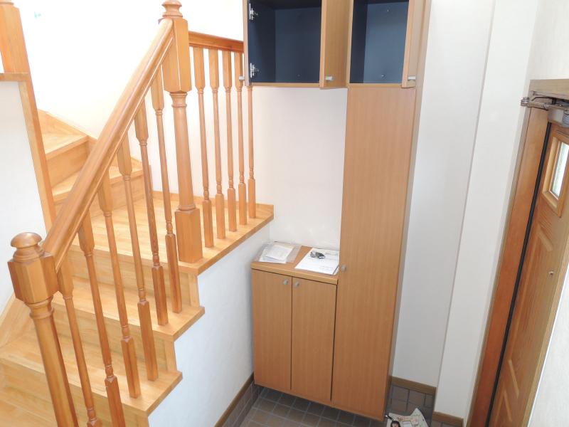 Entrance. Shoe box equipped in the front door