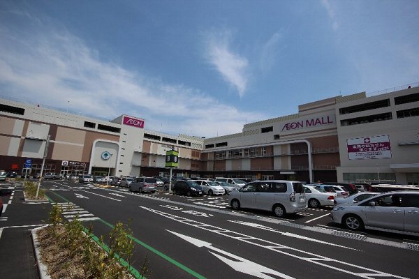 Shopping centre. 1300m until ion (shopping center)