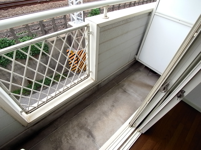 Balcony. Veranda is also a good hit yang! !