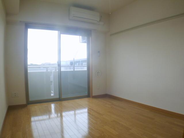 Living and room. It is air-conditioned Western-style.