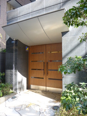 Entrance. Feeling of luxury is the entrance