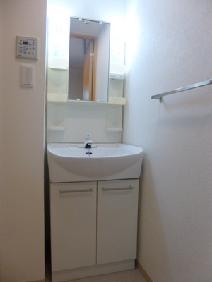 Washroom. Independent wash basin